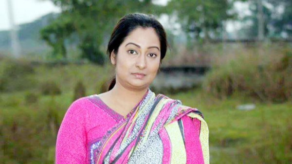 অভিনেত্রী রোমানার মূল টার্গেট প্রবাসীরা, ২৮ বিয়ে করে লু’টেছেন কোটি কোটি টাকা